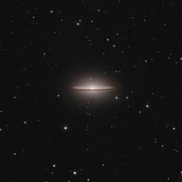 M104 galaxie du sombrero